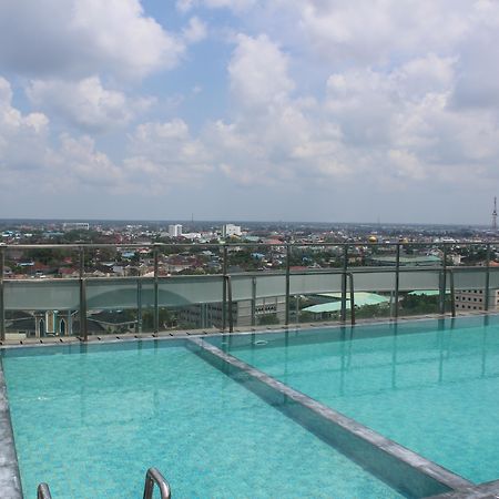 Harris Hotel Pontianak Exterior foto