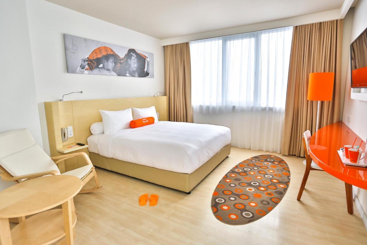 Harris Hotel Pontianak Exterior foto