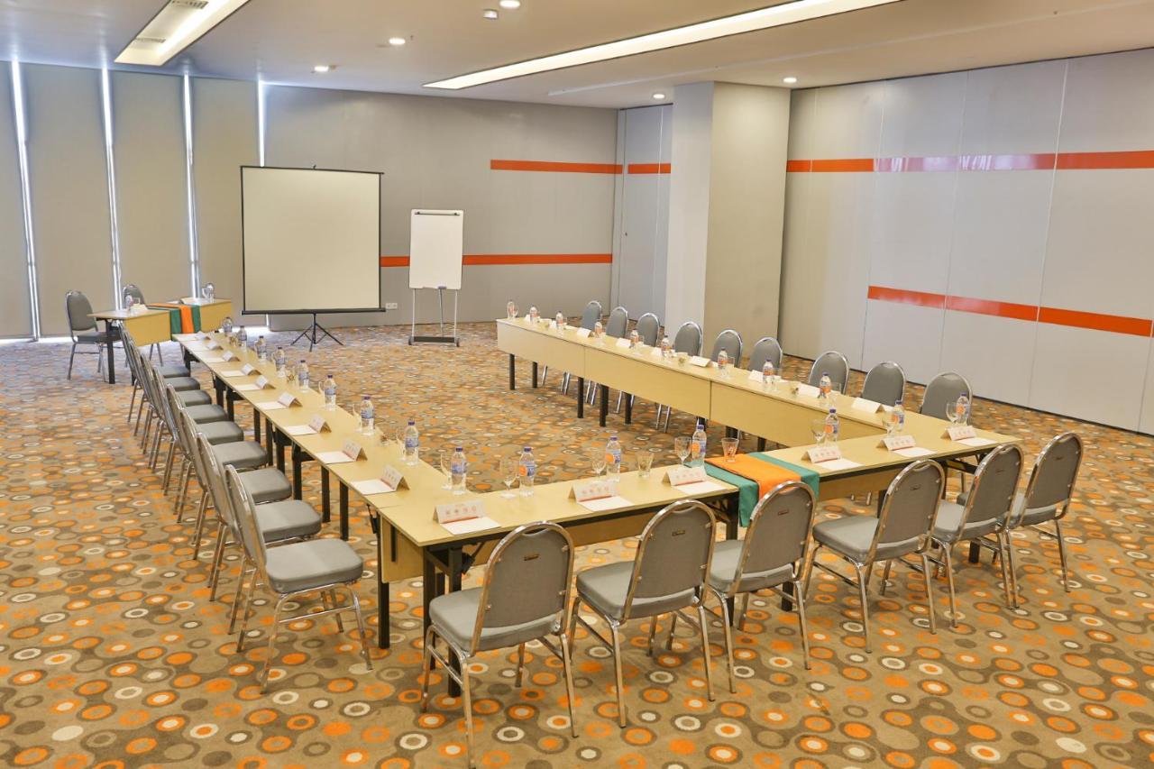 Harris Hotel Pontianak Exterior foto