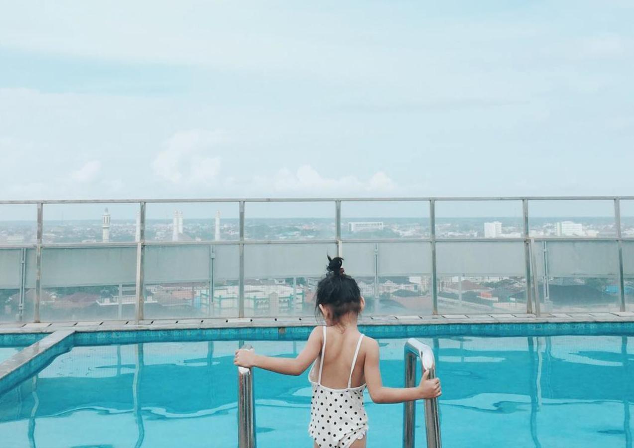 Harris Hotel Pontianak Exterior foto