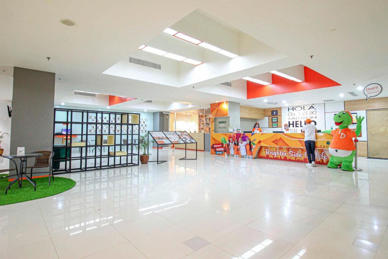 Harris Hotel Pontianak Exterior foto