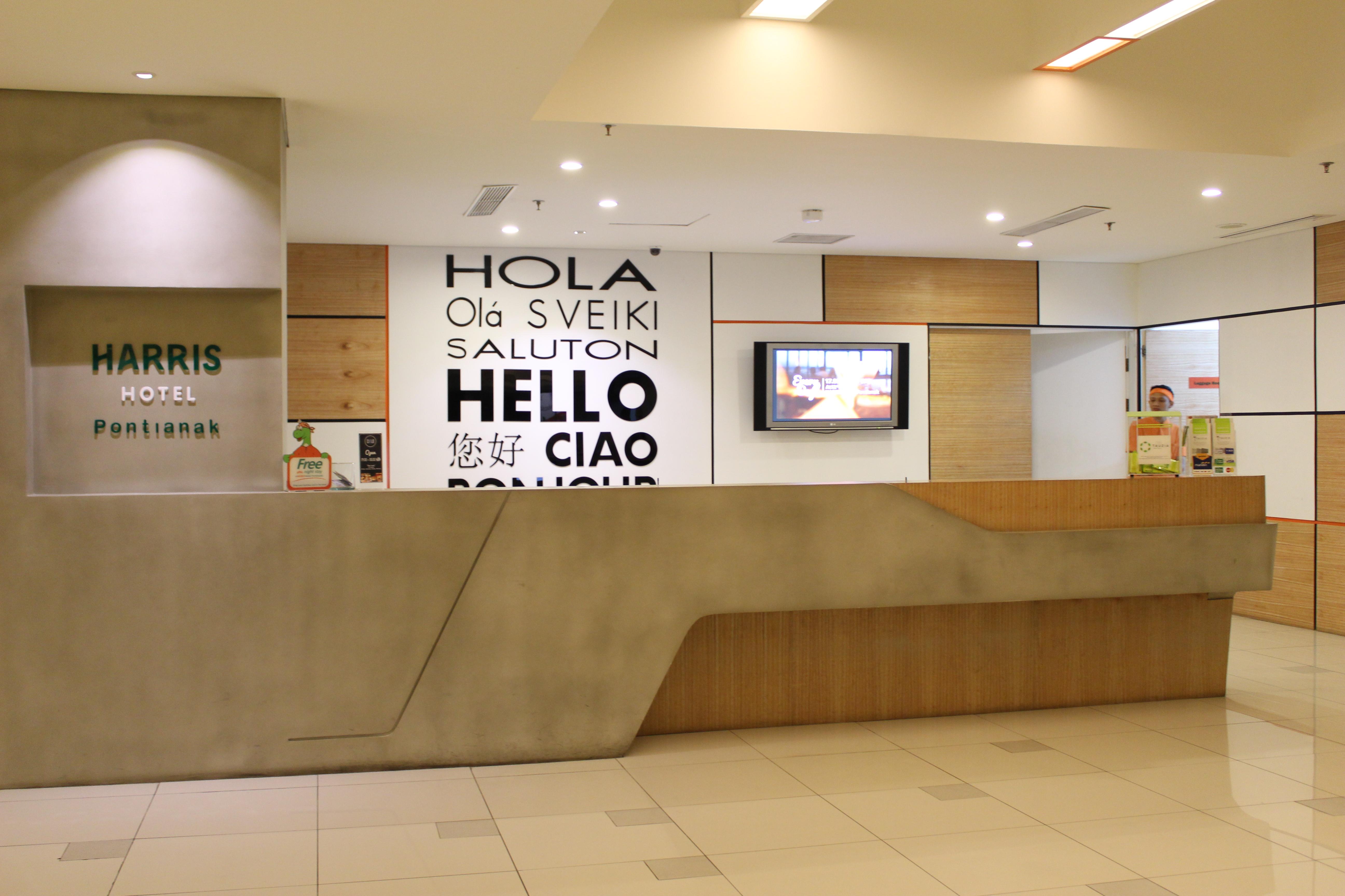 Harris Hotel Pontianak Exterior foto